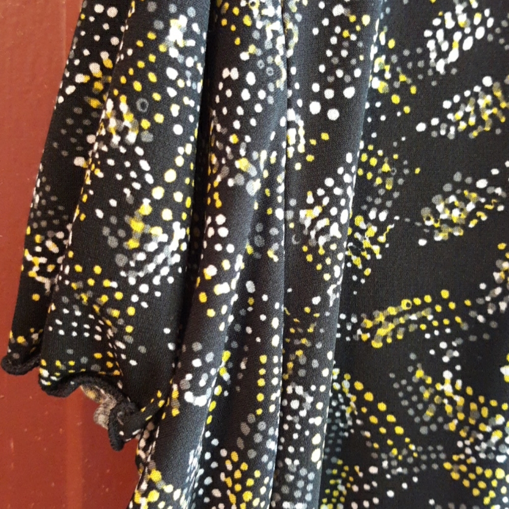 BLACK SHORT Sleeve top - Picture 4 of 6